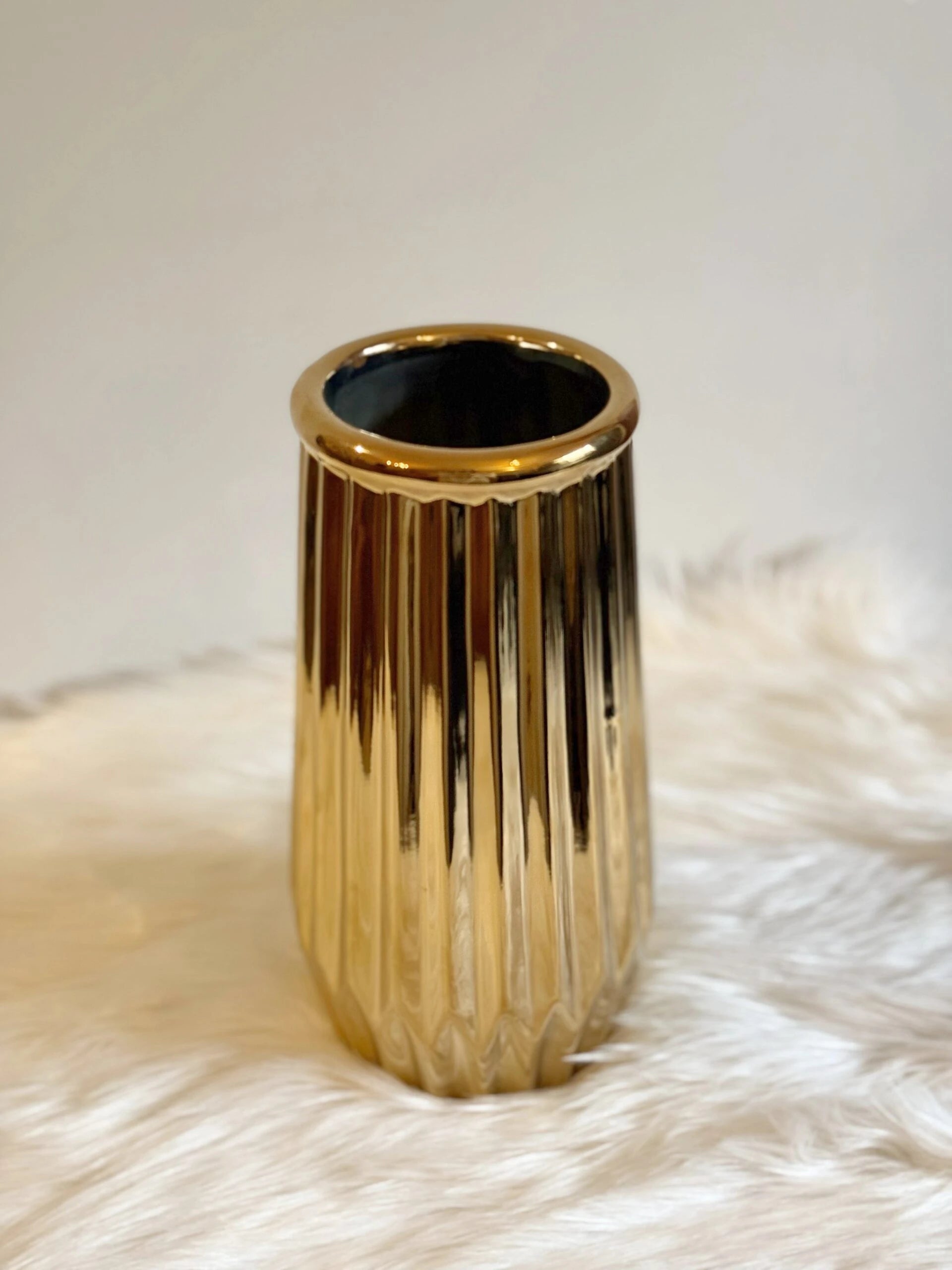 VOSS – Golden Ceramic Vase
