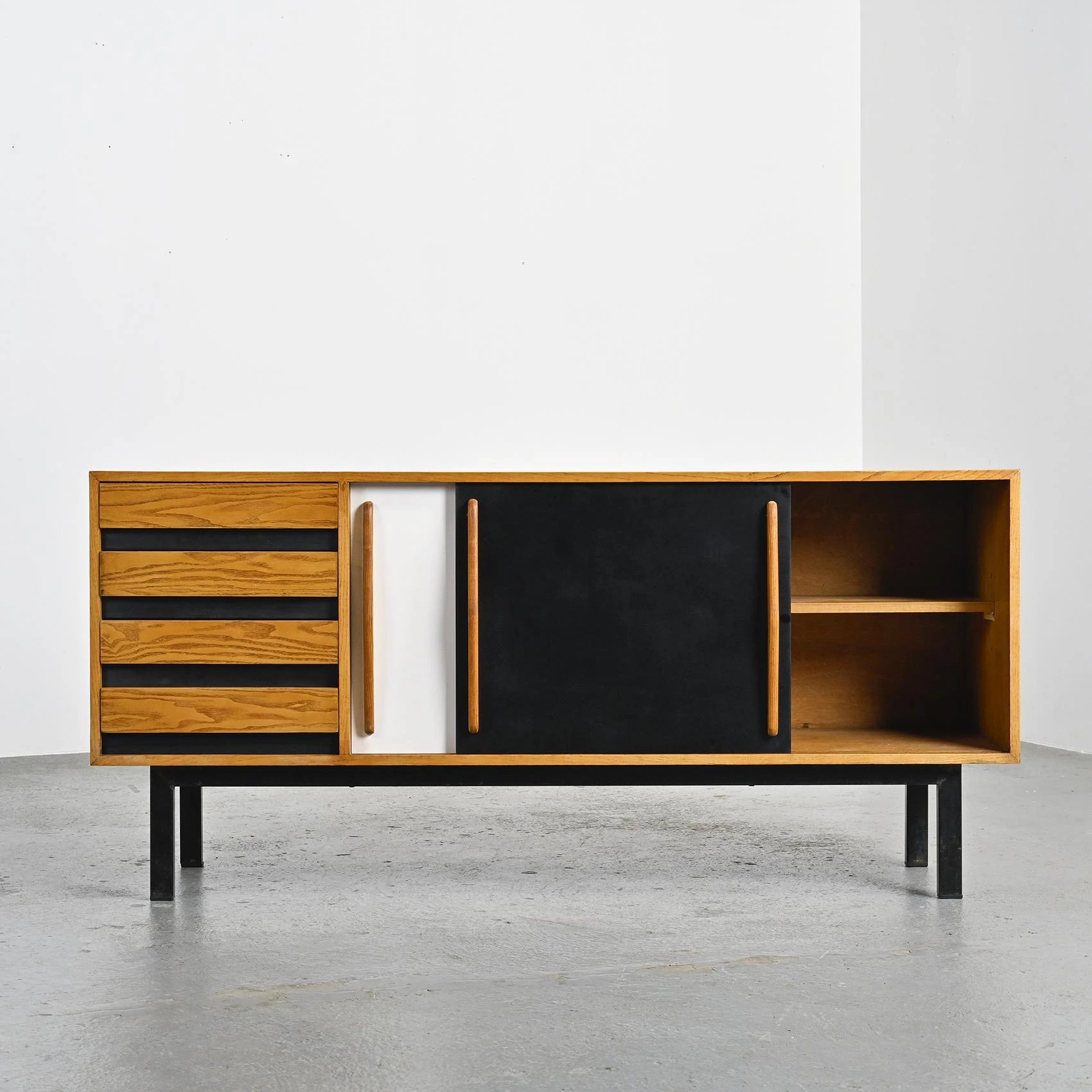 CLEO – Mid Century Style Sliding Door Sideboard