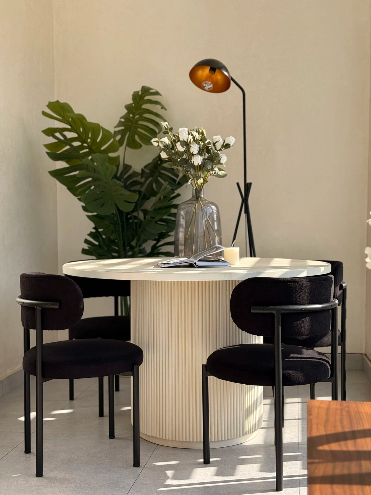 CIRCA – Contemporary Style Four Seater Dining Table Set