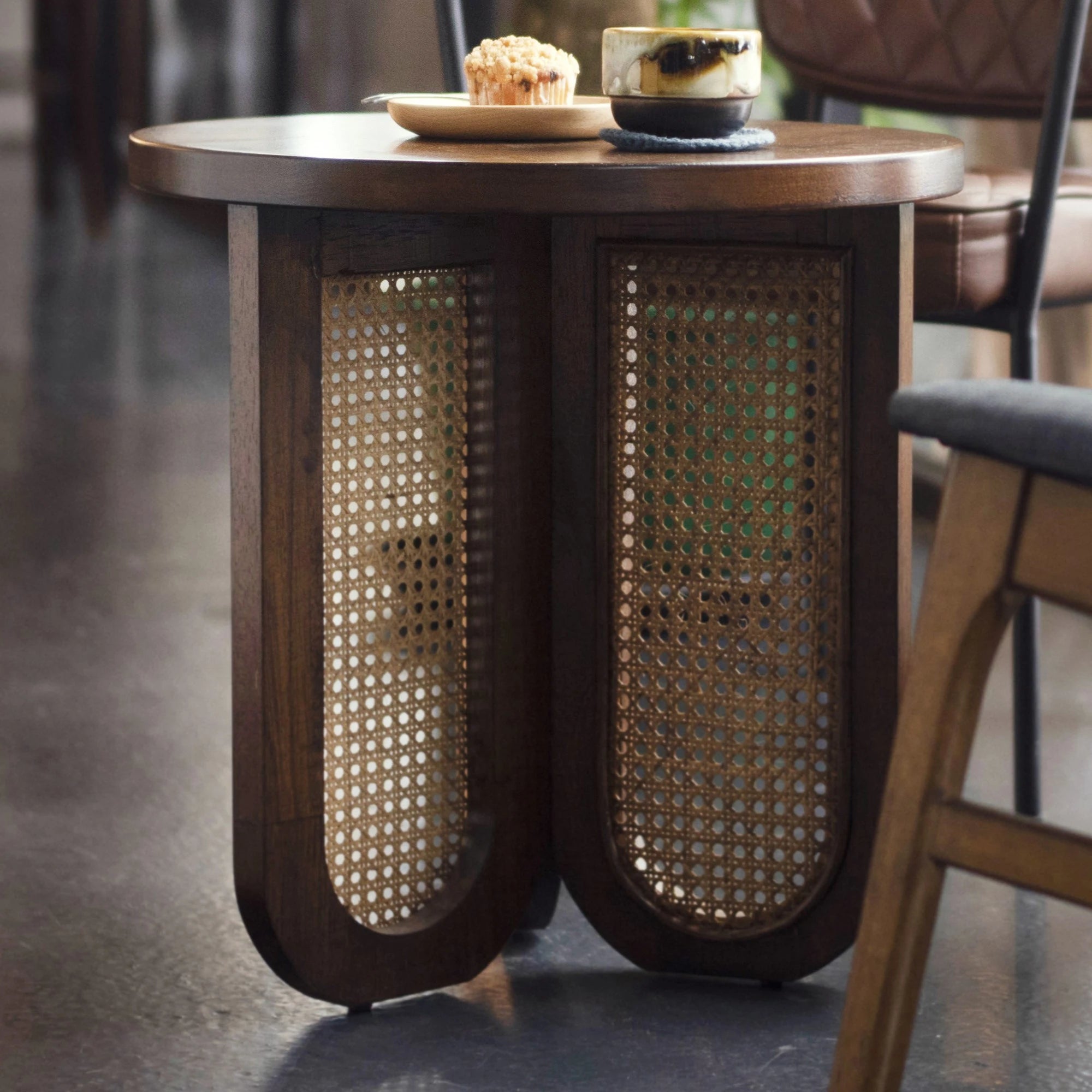 KOA – Mid Century Modern Style End Table