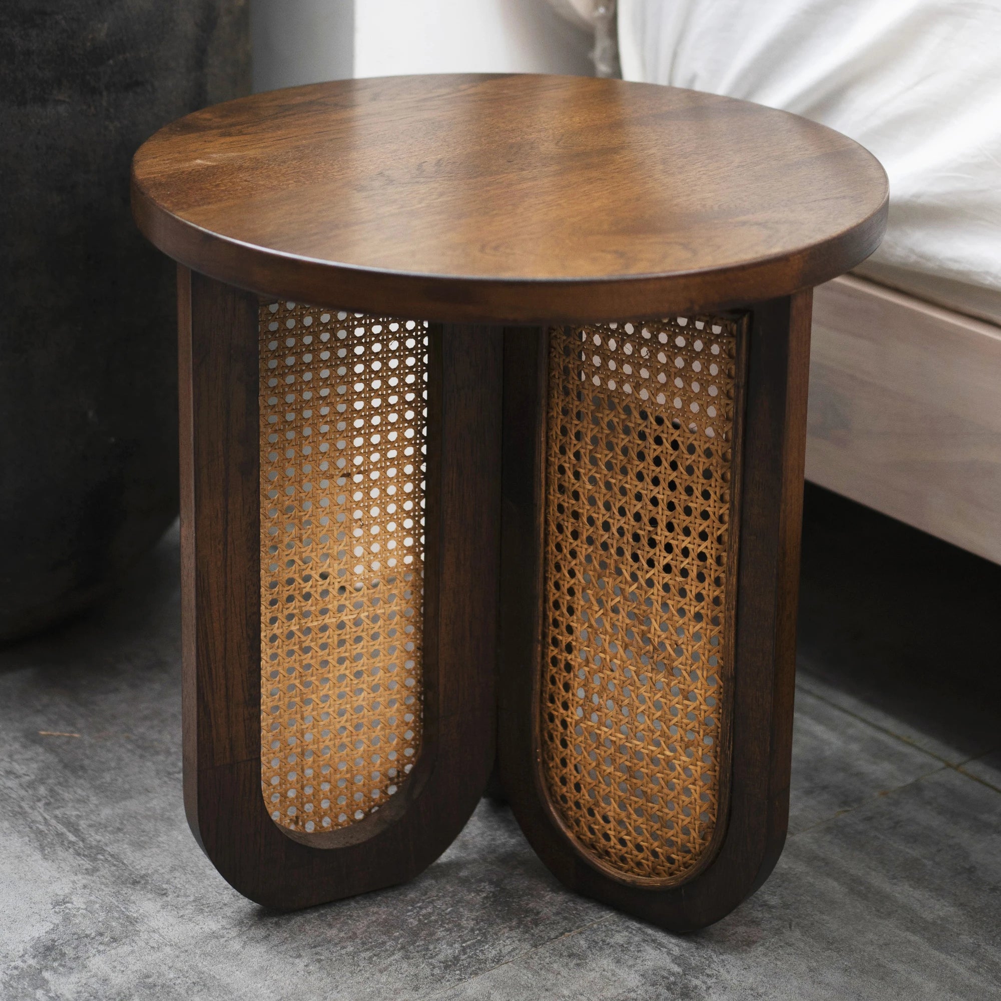 KOA – Mid Century Modern Style End Table