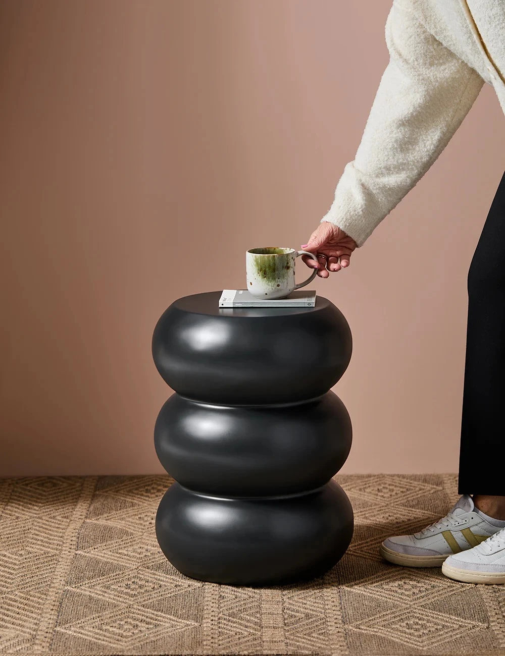 ROCO – Black Curvy Side Table