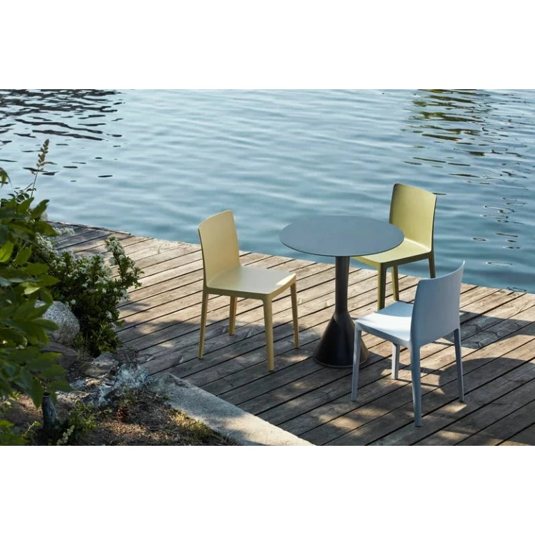ANTHRA – Black Cone Shaped Outdoor Table