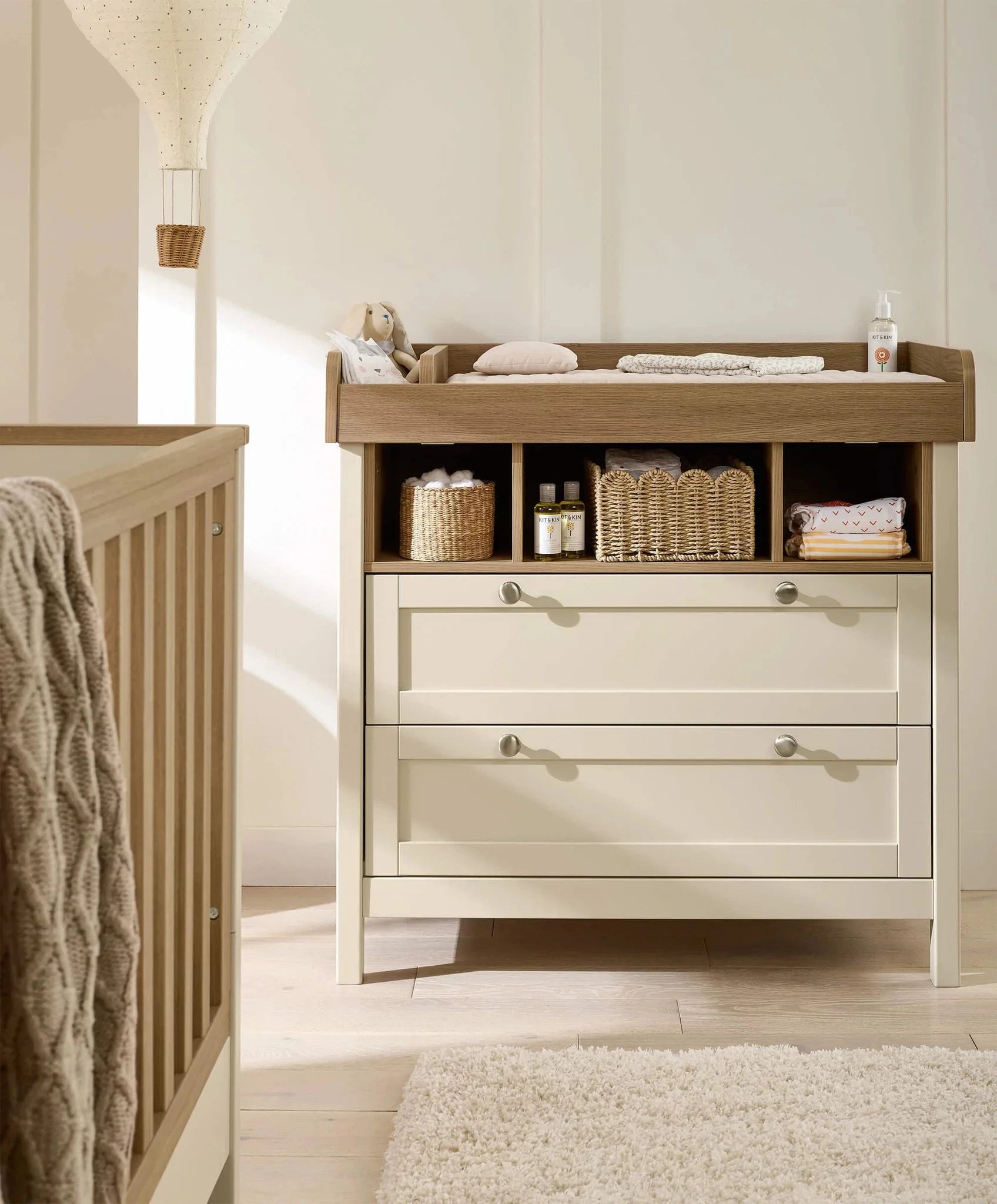 NIVARA – Mid Century Style Oak Brown & Cream Changing Table