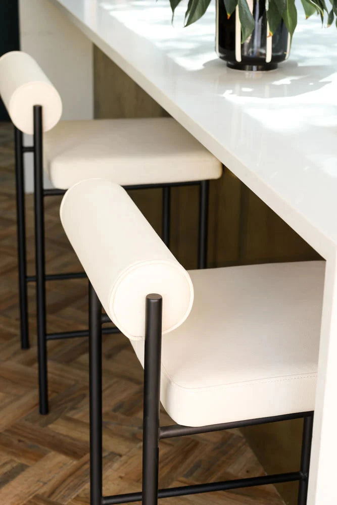 MOCHA – Rolled Back Bar Stool with Black Metallic Frame