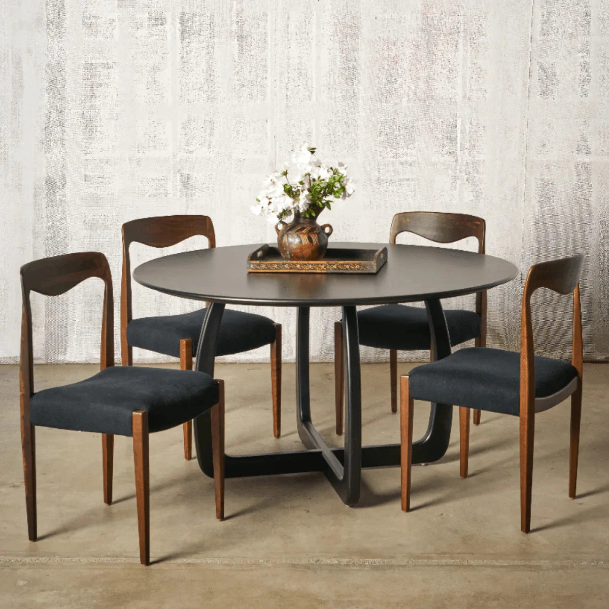SOLARA – Classic Black & Brown Round Dining Table Set